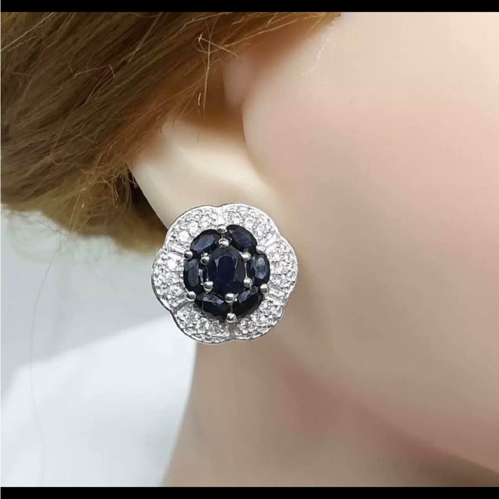 Silver earrings with sapphire